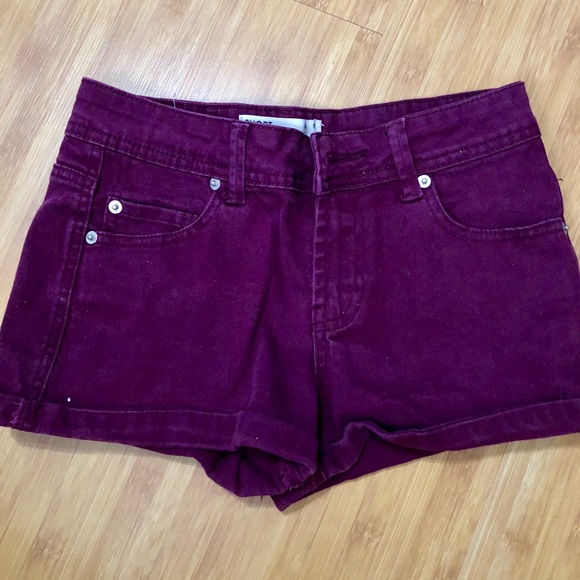 Cotton-on burgundy high waisted shorts - Picture 1 of 3